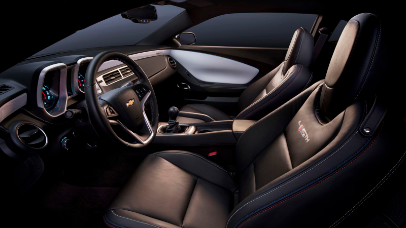 Illustration for article titled 2012 Camaro V6 asks Mustang: who's the boss?